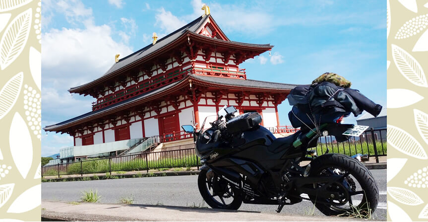 奈良県の平城宮跡、大極殿（復元）